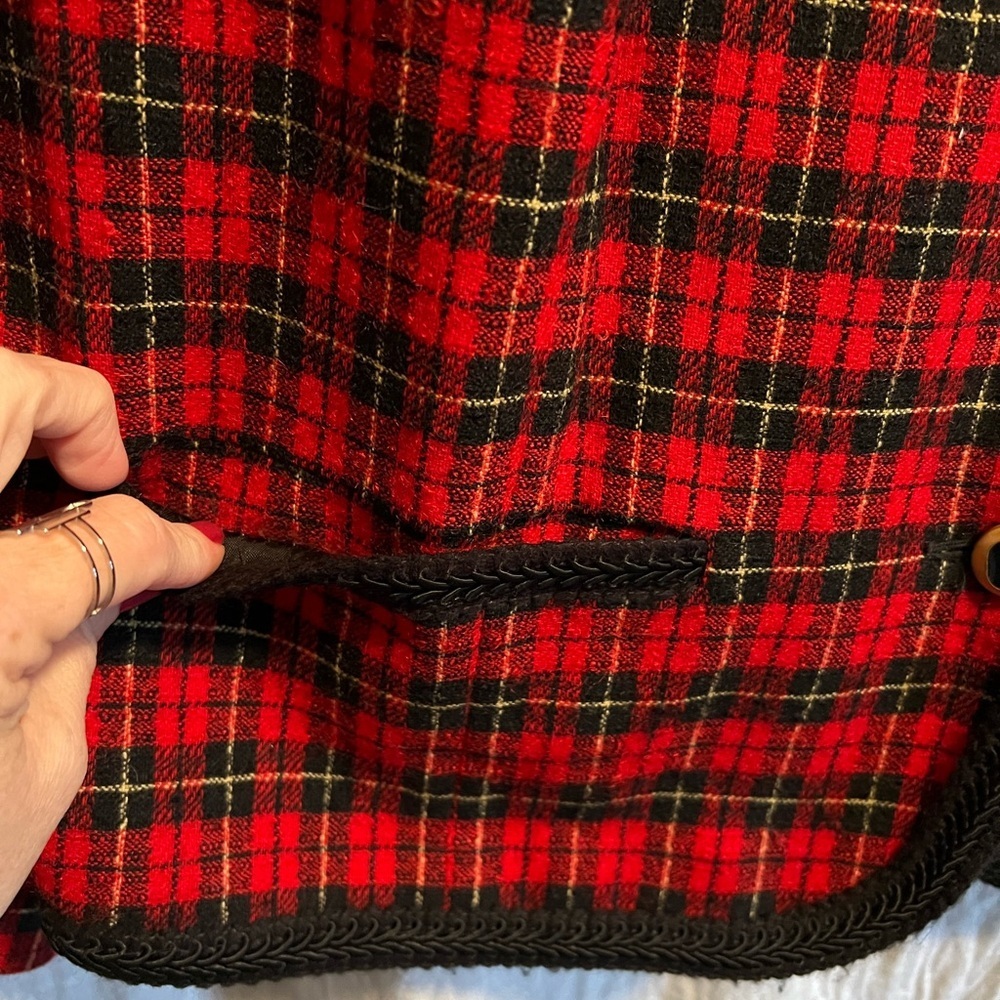 Vintage Pendleton Plus plaid blazer. Size 18. Red and black with gold buttons. - Picture 3 of 7